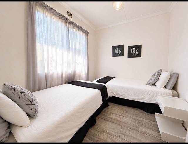 200M² LODGE FOR SALE IN GLENMORE